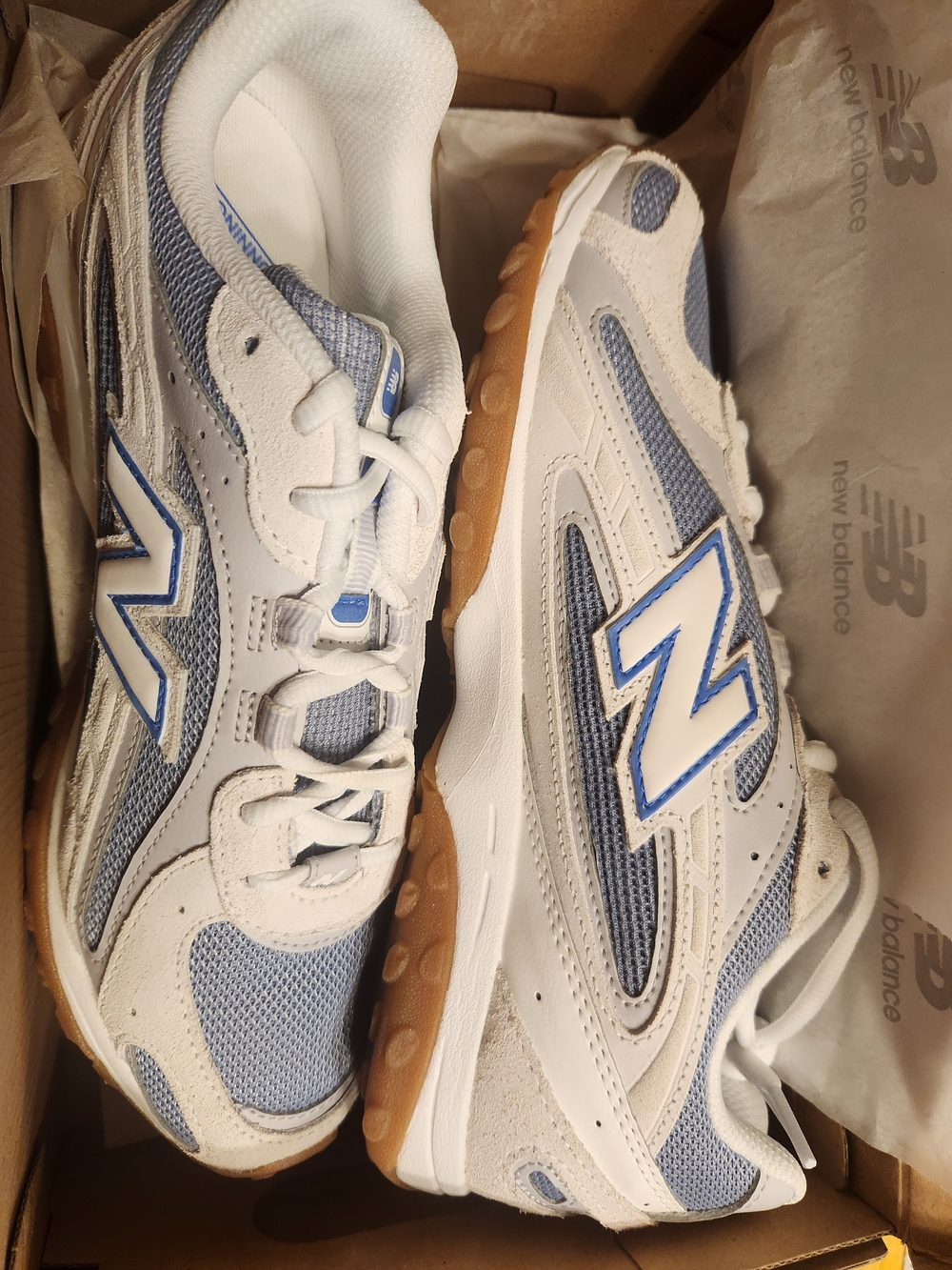 New Balance 204L White & Light Blue Sneakers - Picture 2 of 4